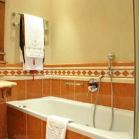 Grand Du Golf & Palace מלון 5*